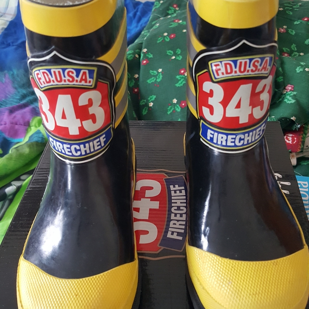 Boys rain boots